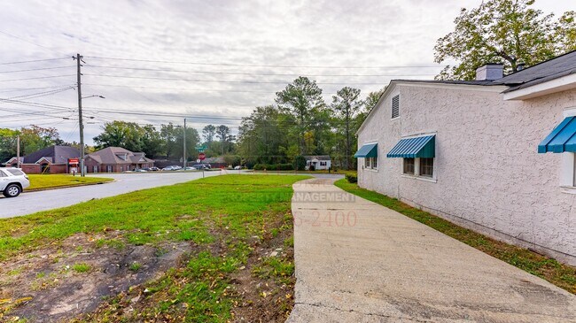 Building Photo - 3541 Edgewood Rd