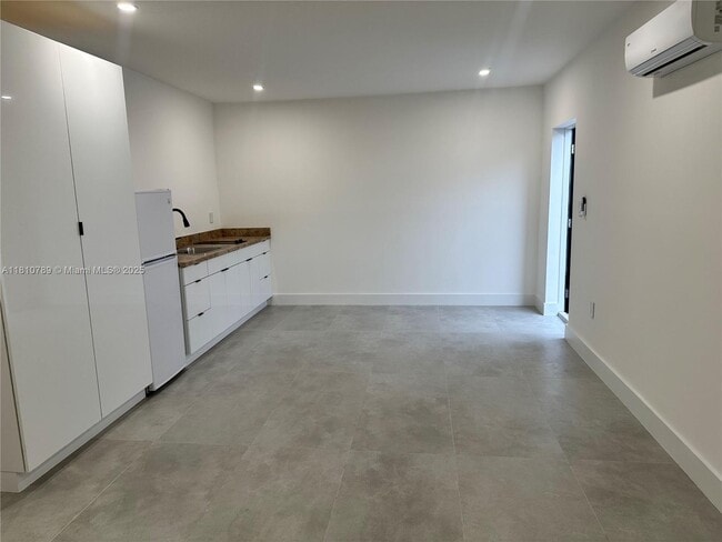 Building Photo - 10890 SW 68th Dr