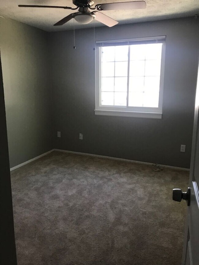 Building Photo - Coming Soon! Three Bedroom Townhome!!