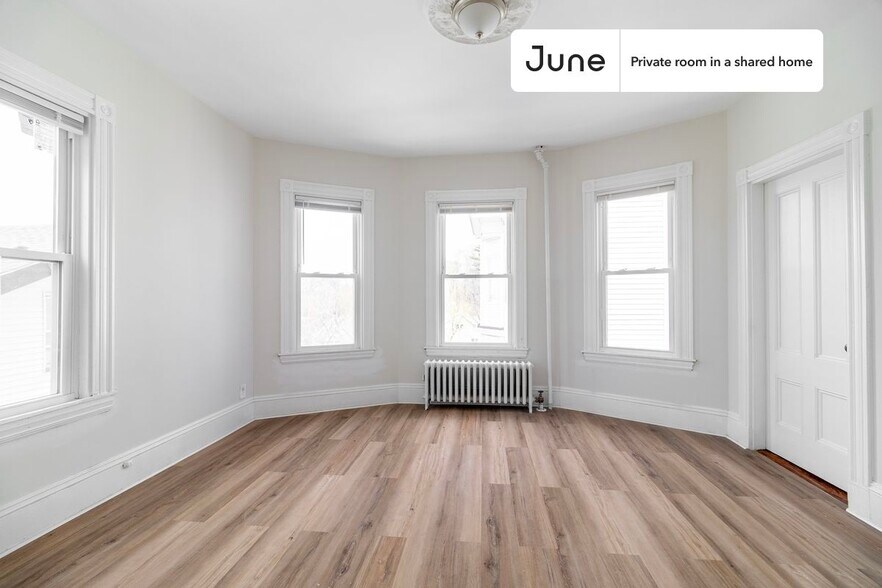 Primary Photo - Private bedroom in 3 bed/1 bath Home