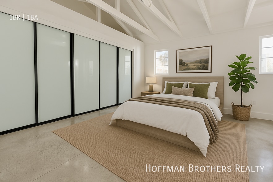 Building Photo - 1249 1/4 N Beachwood Dr