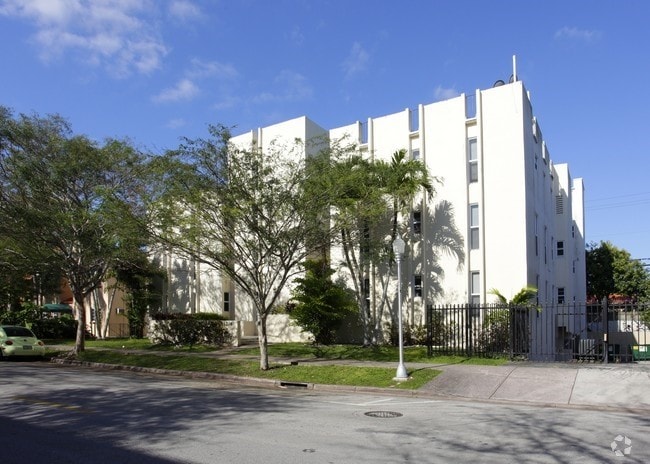 Exterior Photo - Salzedo Apartments