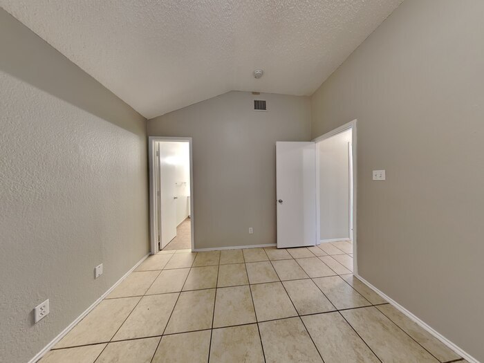 Building Photo - 3104 Stonewall Ln