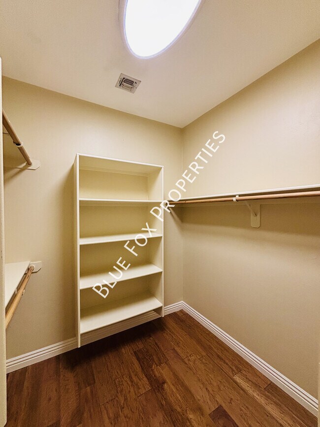 Building Photo - 11678 N Red Creek Pl