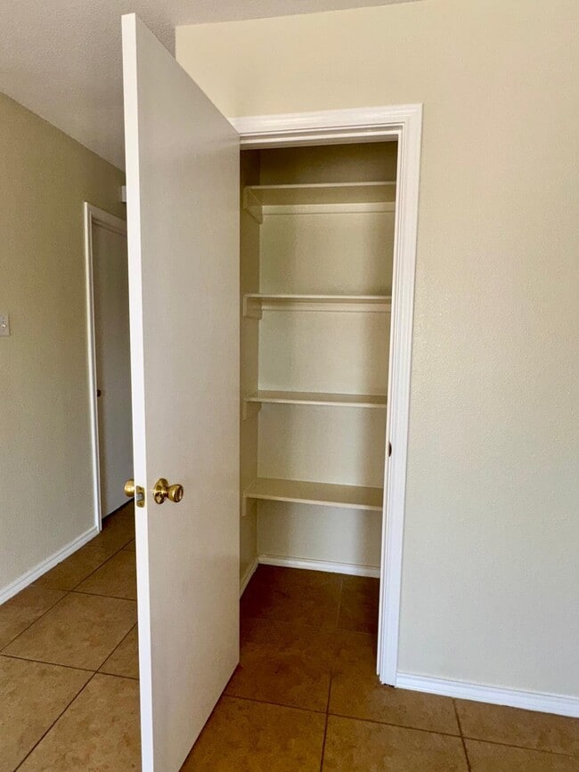 Building Photo - 3807 Katiana Dr