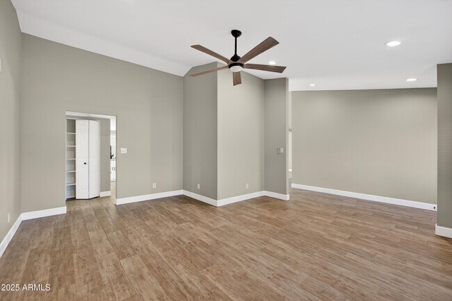 Building Photo - 6833 E Kelton Ln