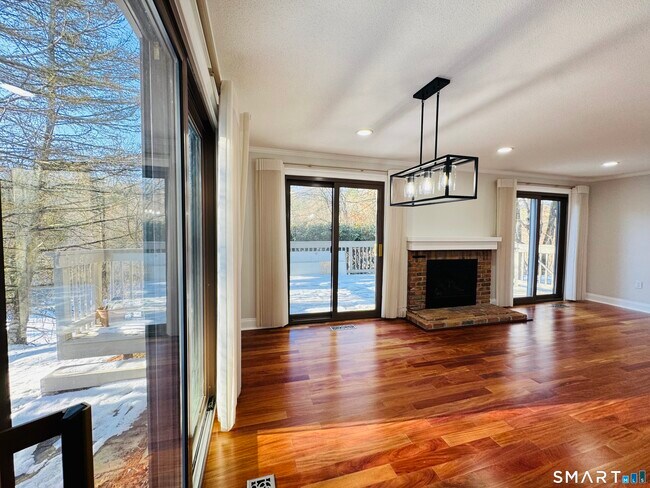 Building Photo - 2 Highland Square