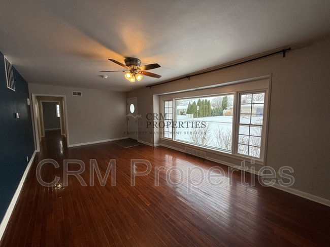 Building Photo - 513 James Dr