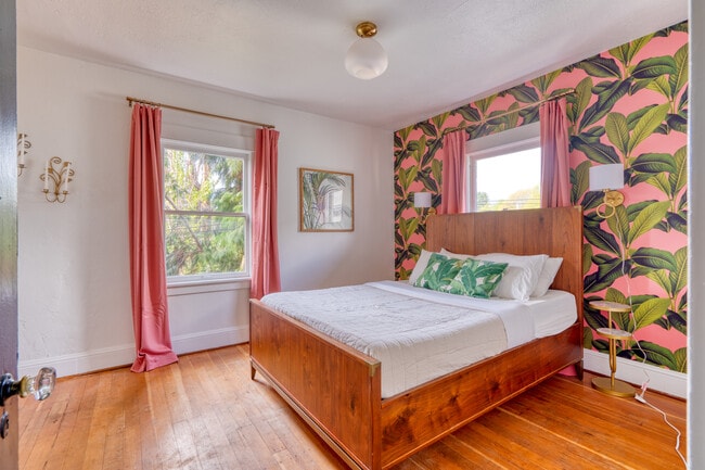 Building Photo - 2215 SE Powell Blvd