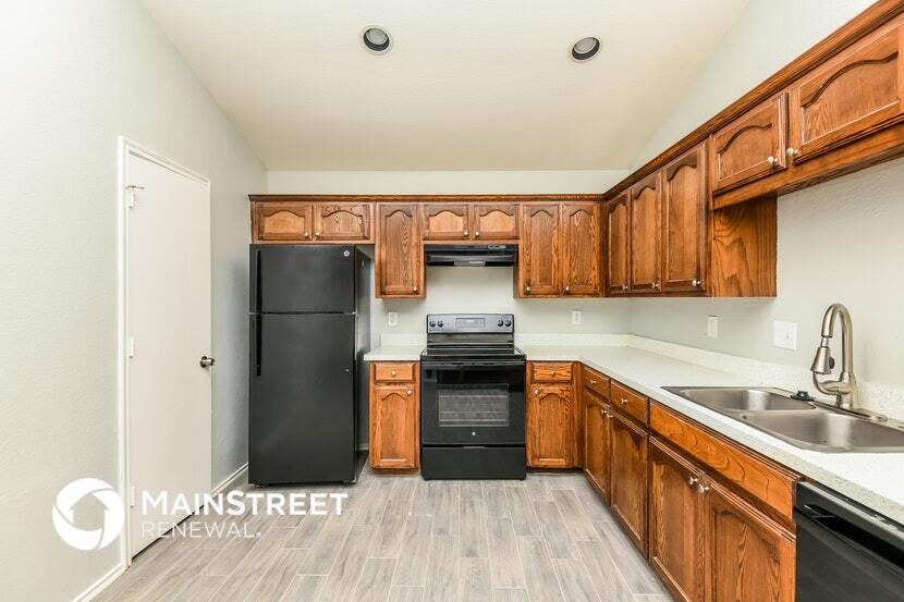 Building Photo - 1104 Maplewood Ln