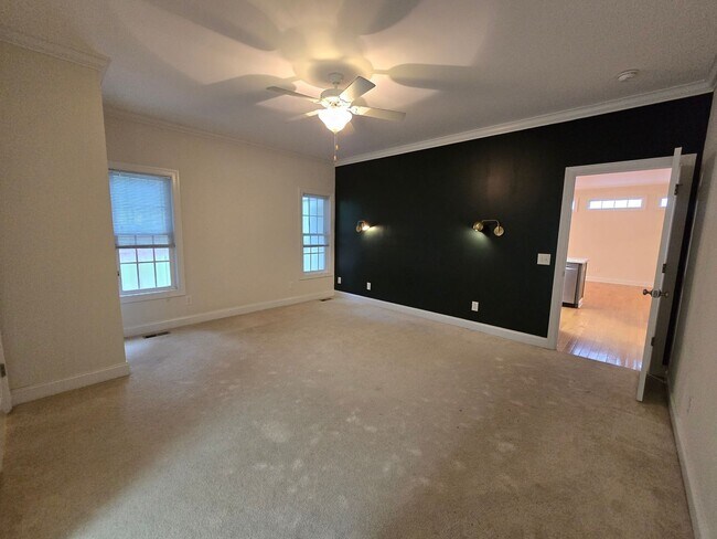 Building Photo - NEW LISTING!!!!!