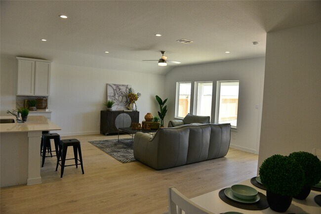 Building Photo - 31719 Carlisle Cv Ct