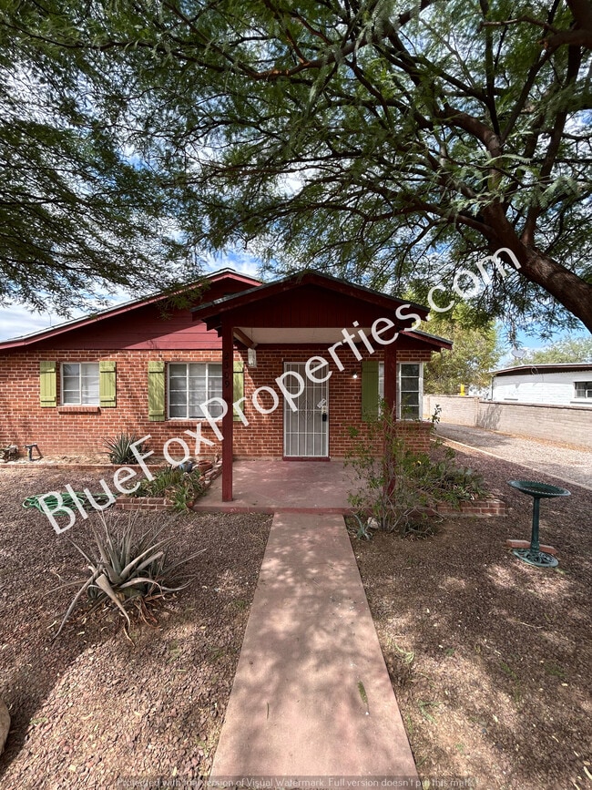 Primary Photo - 2309 N Chrysler Dr