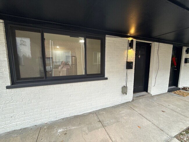 Building Photo - Kirkup Ave