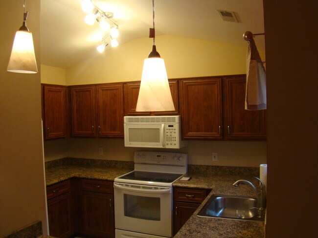 Building Photo - 528 Walden Circle
