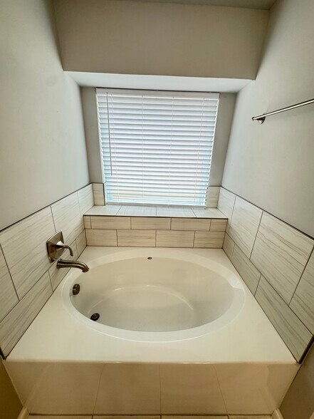 Building Photo - 9104 SW 47th St