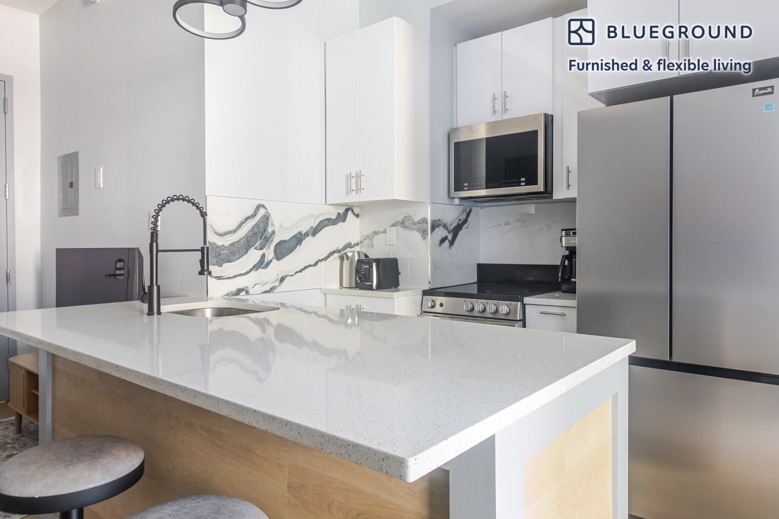 Building Photo - 161 W 54th St