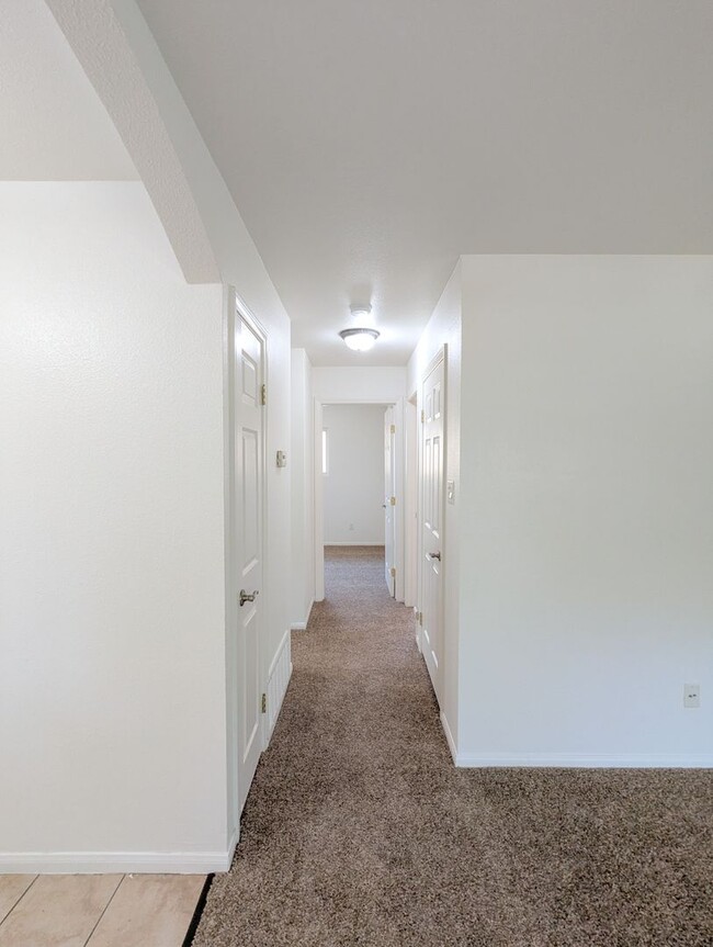 Building Photo - Great Single Story Condo!
