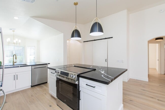 Building Photo - 23554 N 73rd Pl