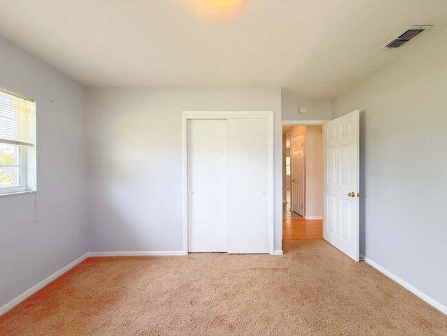 Building Photo - 213 6th Ave SW