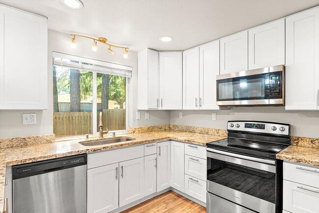 Building Photo - Updated 3 Bed Home for Rent in Lacey | Vau...