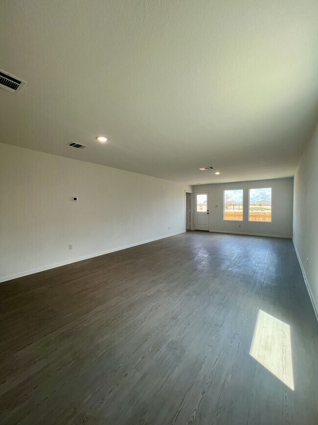 Building Photo - 9175 Trails End
