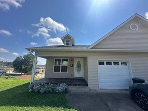 Building Photo - Marion Duplex Rental!