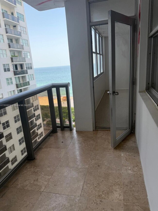 Building Photo - 6039 Collins Ave