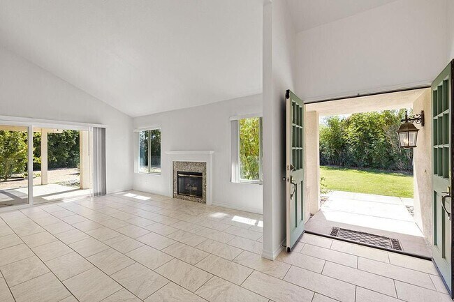 Building Photo - 43520 Via Magellan Dr