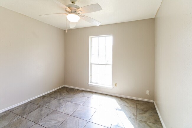 Building Photo - 20302 Fox Haven Ln