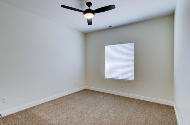 Building Photo - 2875 W Cody Dr