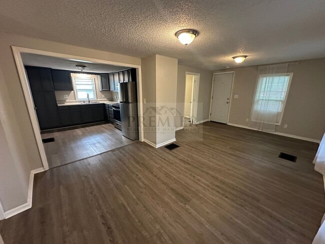 Building Photo - Cute 2 bedroom / 1 bath rehabbed home - wa...