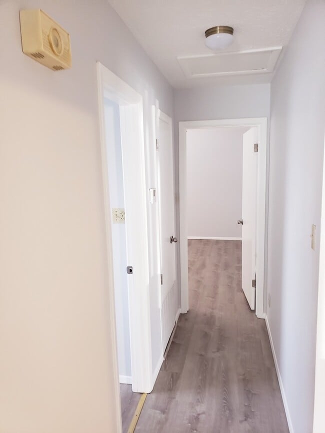 Building Photo - Renovated - 2 Bedroom 1 Bath with garage a...