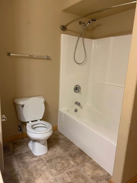 Building Photo - 2676 Overlook Blvd