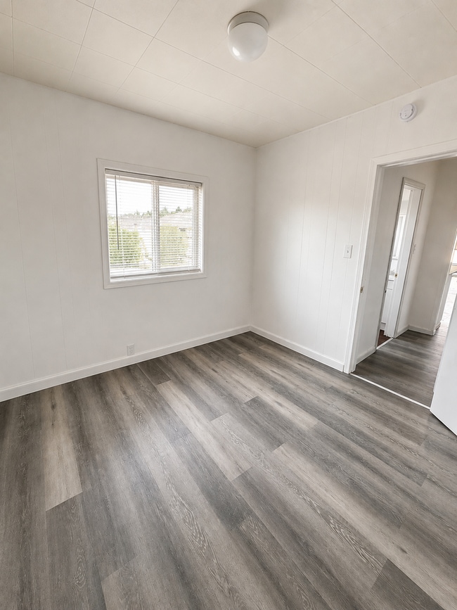 Building Photo - 520 Karr Ave
