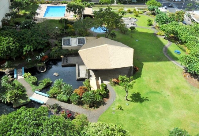 Building Photo - Updated 1 bed, 1 bath, 1 parking unit in K...