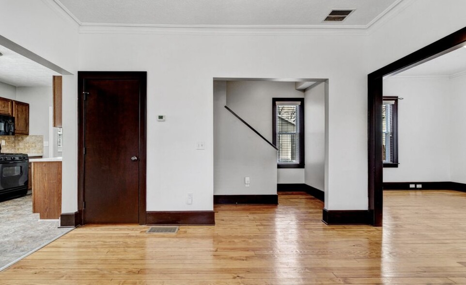 Building Photo - 904 Zeeland Ct NE