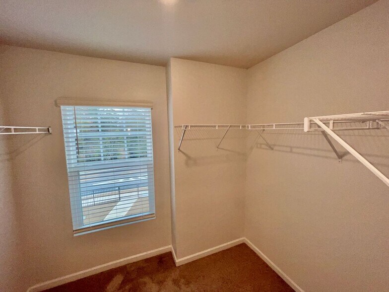 Building Photo - 525 Ruths Dr