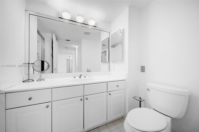 Building Photo - 3598 Yacht Club Dr