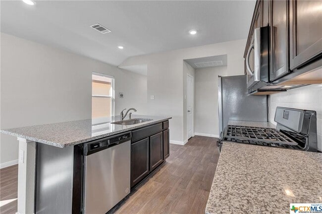Building Photo - 585 Apache Plum Dr