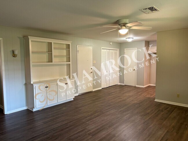 Building Photo - 5119 Loch Lomond Dr