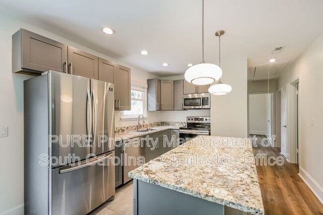 Building Photo - 1239 Sunset Dr
