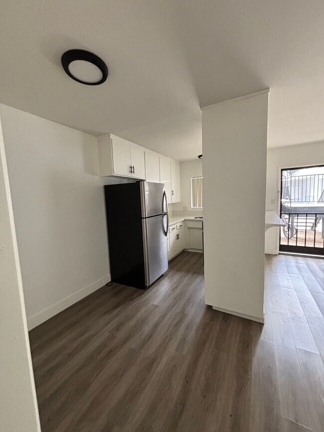 Building Photo - Upgraded 1 Bedroom In Torrance with Parkin...