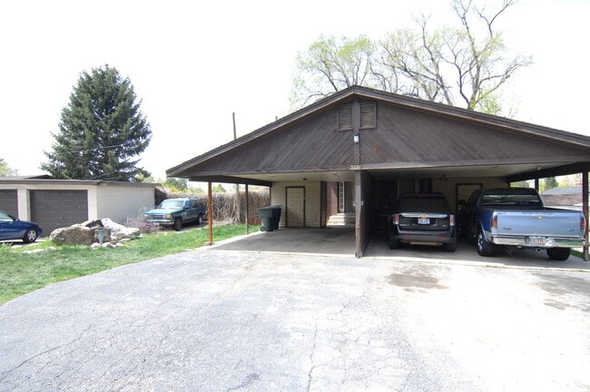 Building Photo - Great 4 Bedroom Now Available