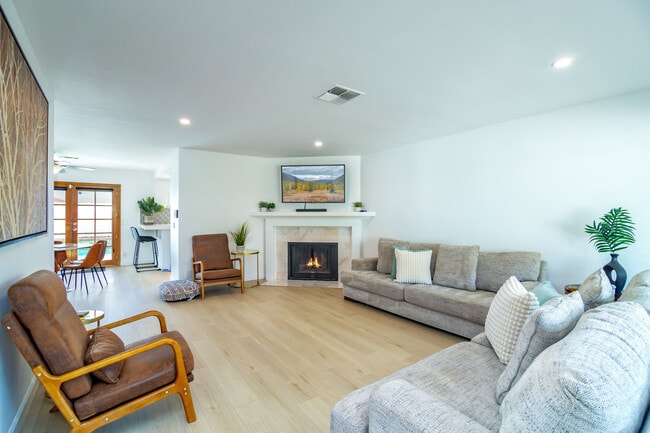 Building Photo - 54200 Avenida Madero