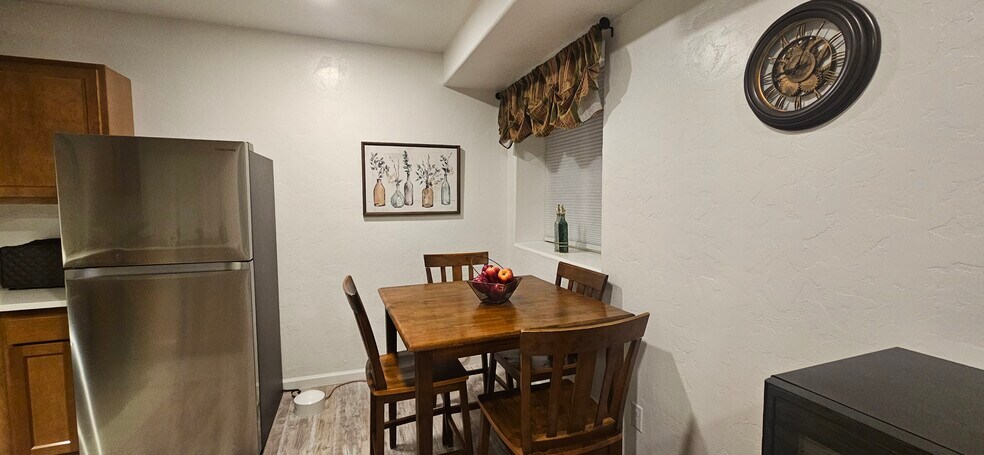 Dining & table to spread out - 1904 S Carr St