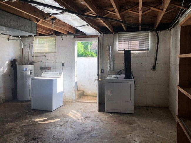 Building Photo - Brick Ranch with fresh paint! Carport! Located right at Fort Ave and Wards Rd