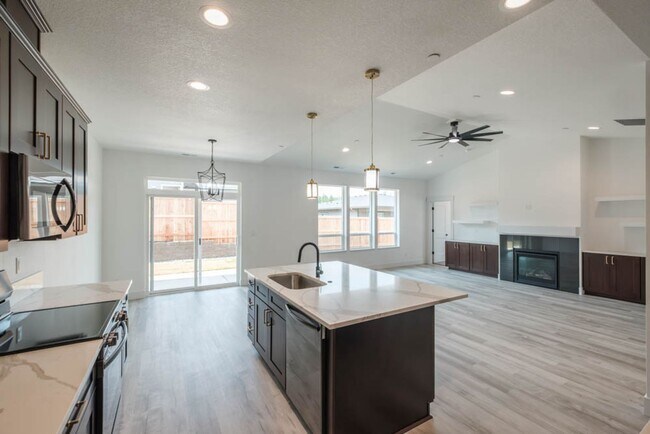 Building Photo - OWN966