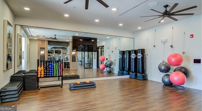 Building Photo - 2250 Oak Rd SW