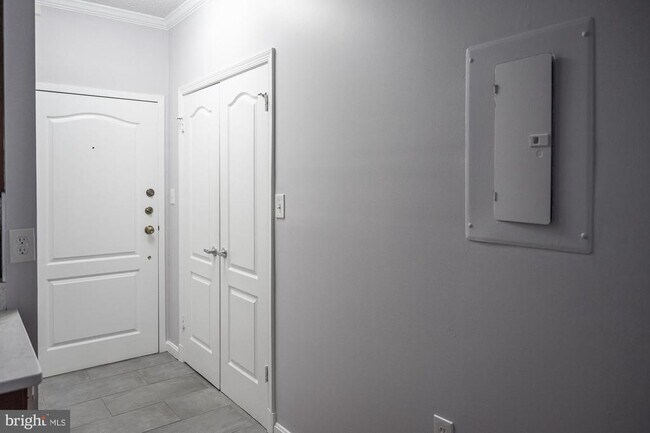 Building Photo - 1211 S Eads St